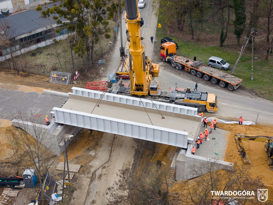 Montaż przęsła wiaduktu zakończony