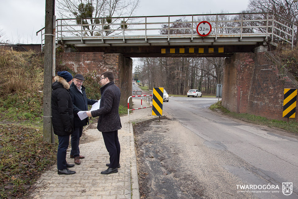 Współpraca przy pracach projektowych dotyczących przebudowy wiaduktu kolejowego oraz ulicy Wojska Polskiego w Twardogórze